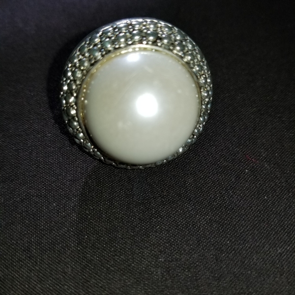 Faux Pearl Jewelry Peices - Picture 3 of 4